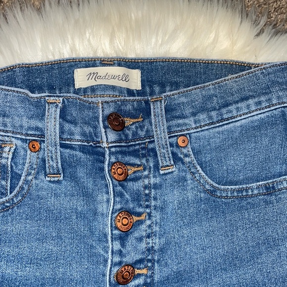 Madewell 10” High-Rise Skinny Button Fly and Ankle Raw Hem Skinny Jeans - Picture 7 of 12